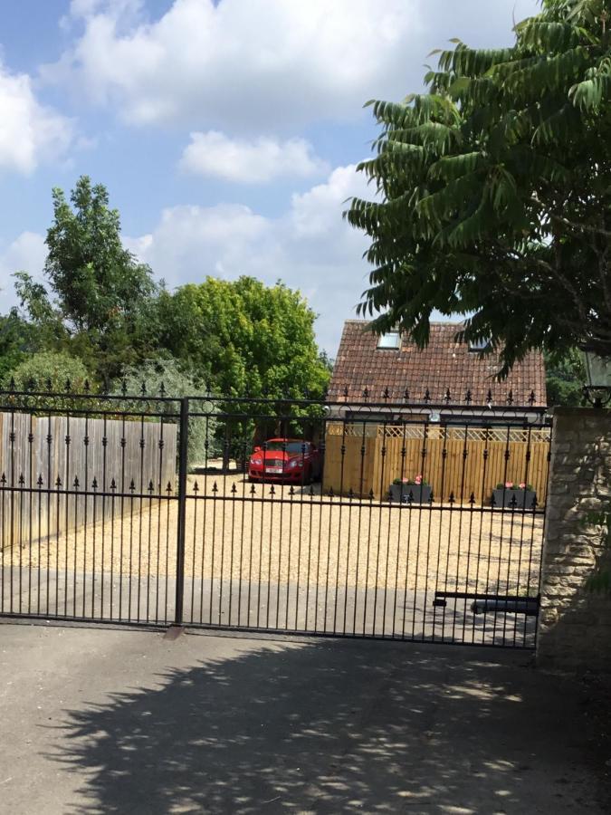 فيلا Highcroft House كورشام المظهر الخارجي الصورة